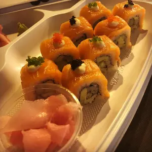 Salmon California Maki
