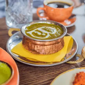 Dera Special Makhni Saag