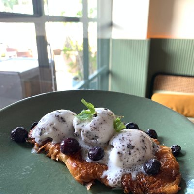 Honey Butter Smashed Croissant w/ Gelato