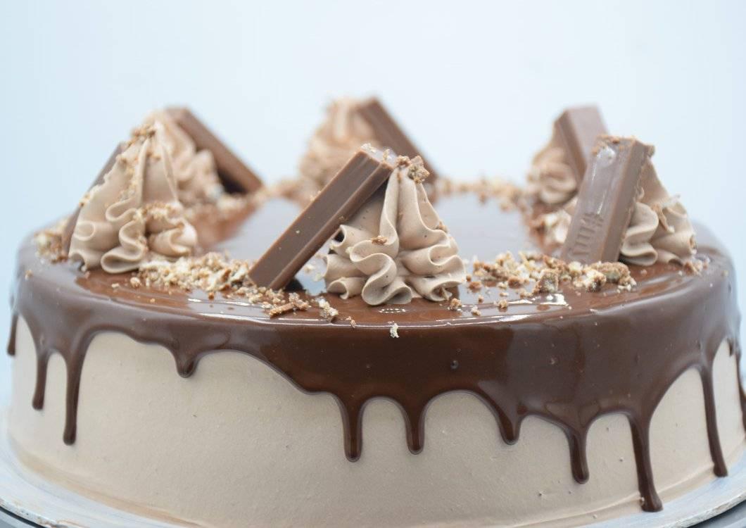 Kit Kat Cake
