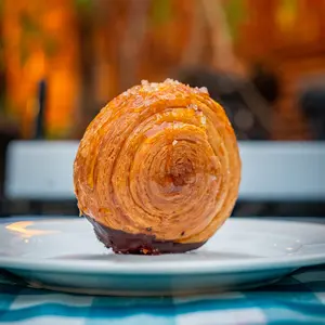 Extreme Croissant Sticky Maple Cinnamon