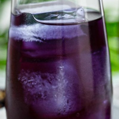Blueberry ice tea with popping boba 