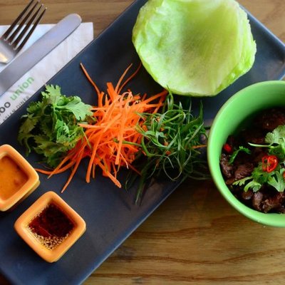Lettuce Wrap with Wok-fried Beef 