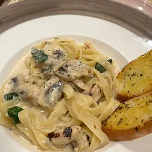 Fettuccine Alfredo