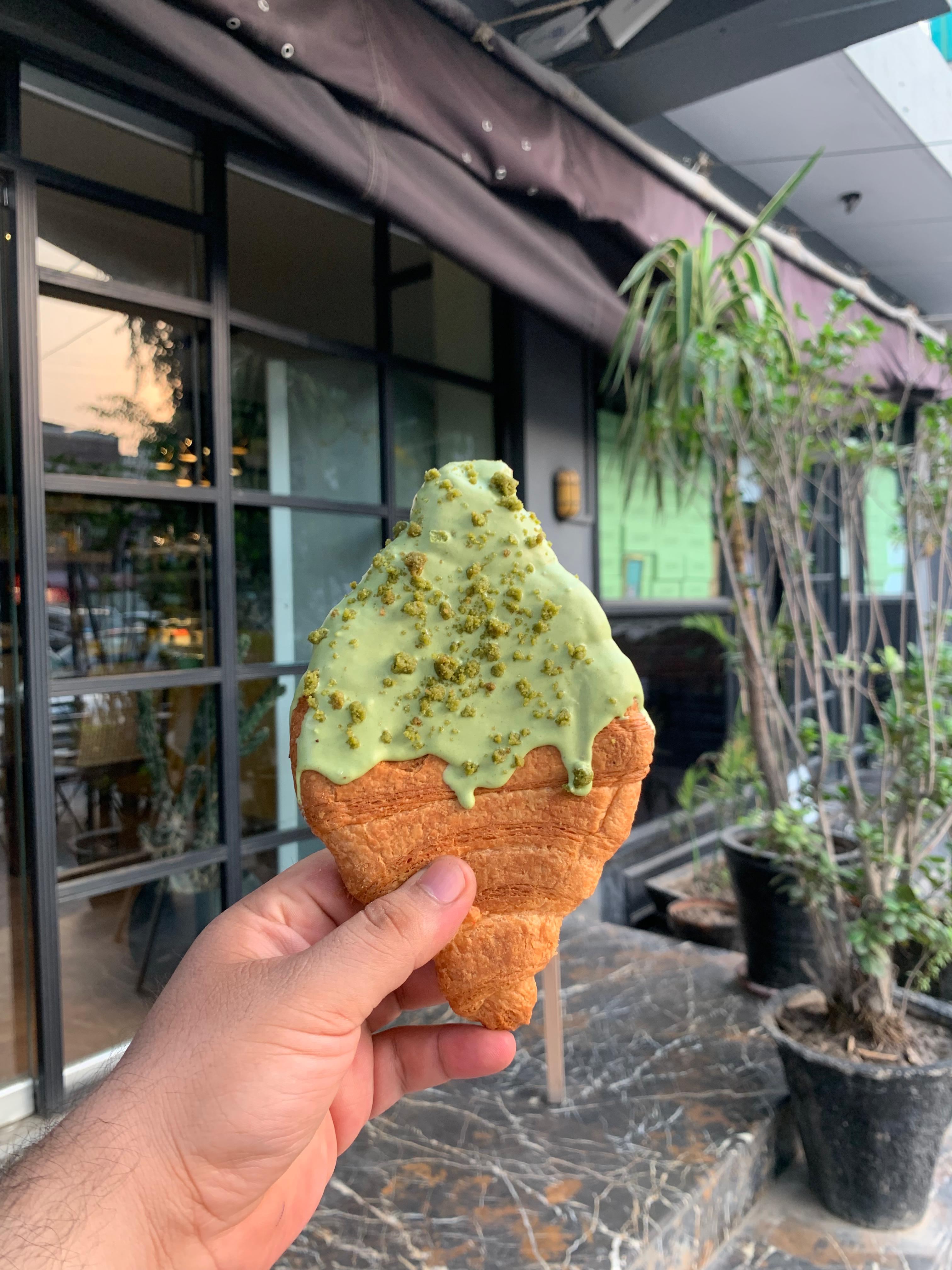 Smashed Croissant - Pistachio