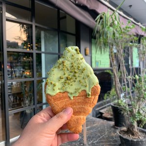 Smashed Croissant - Pistachio