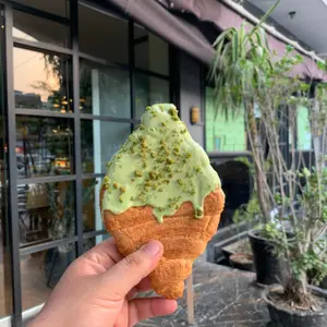 Smashed Croissant - Pistachio